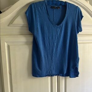 Tahari 💯 linen Short Sleeve V-Neck Tee